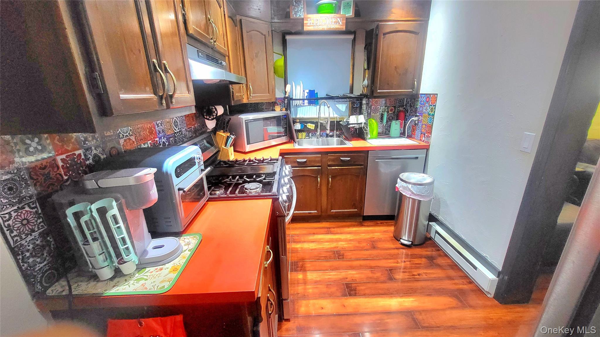 98 Sutton Park Road Poughkeepsie, NY 12603 - Photo 3 of 32