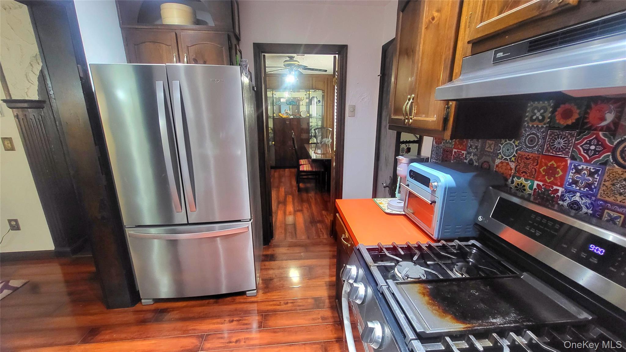 98 Sutton Park Road Poughkeepsie, NY 12603 - Photo 5 of 32