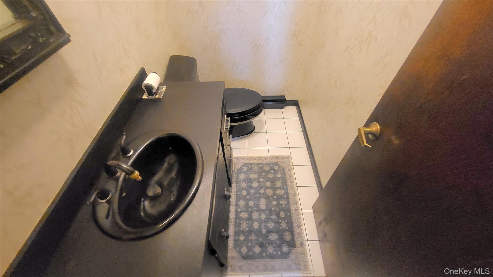 98 Sutton Park Road Poughkeepsie, NY 12603 - Photo 9 of 32 First Floor