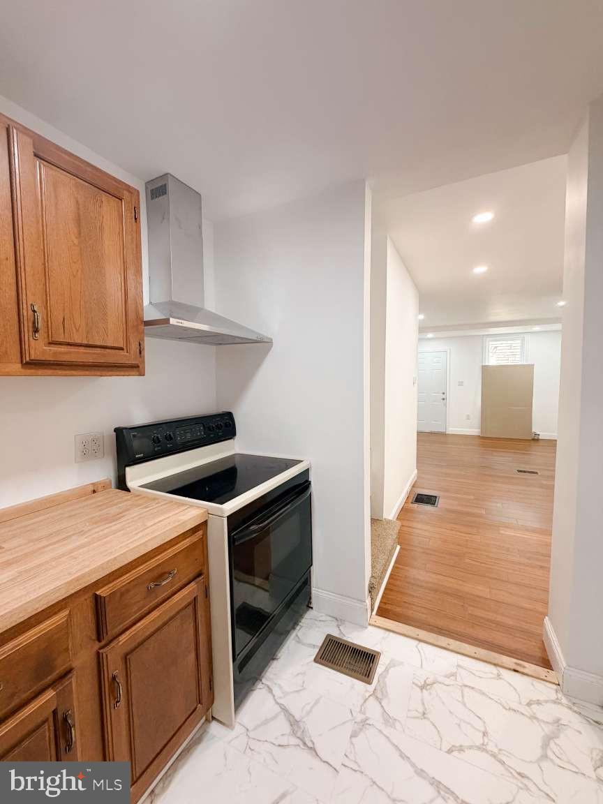 1050 Culvert Street Reading, PA 19602 - Photo 5 of 17 a kitchen that has a sink and a stove in it