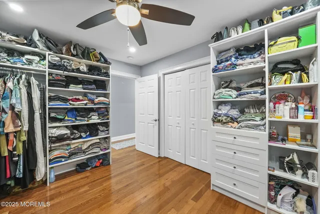 a en suite bathroom with a sink and mirror