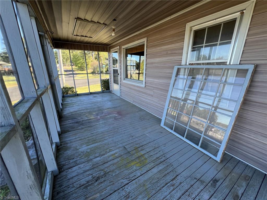 155 Beach Road Lexington, NC 27292 - Photo 4 of 24