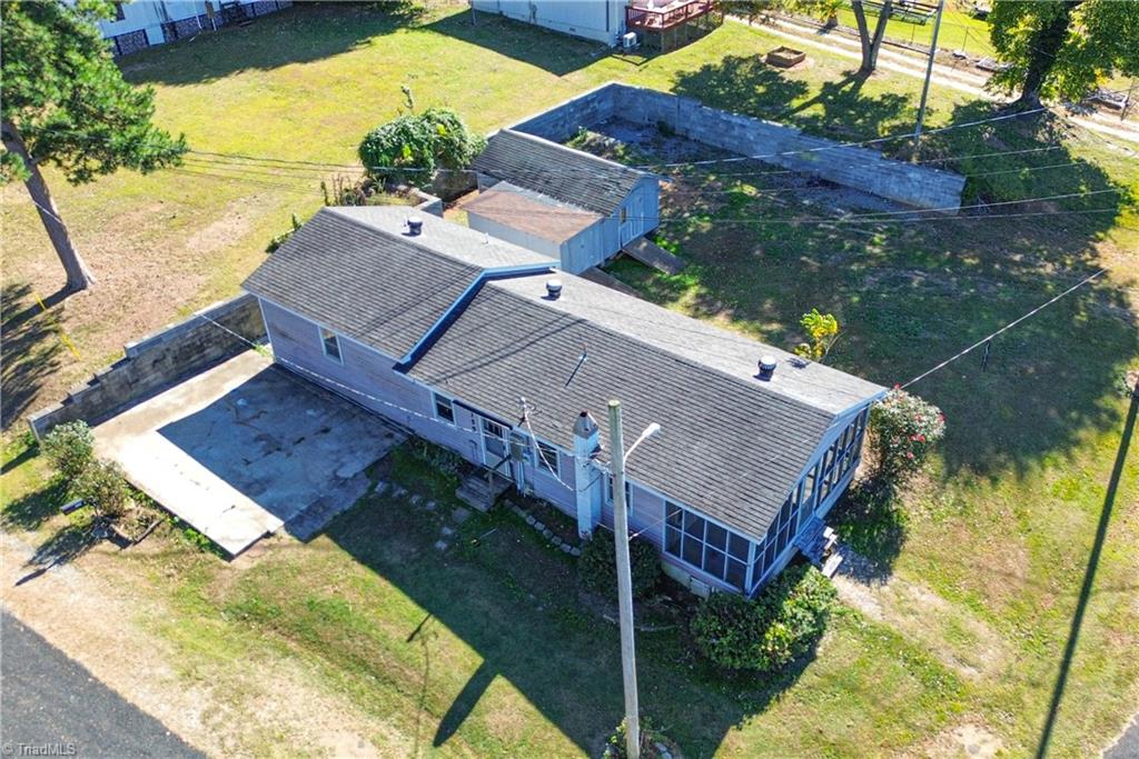 155 Beach Road Lexington, NC 27292 - Photo 7 of 24