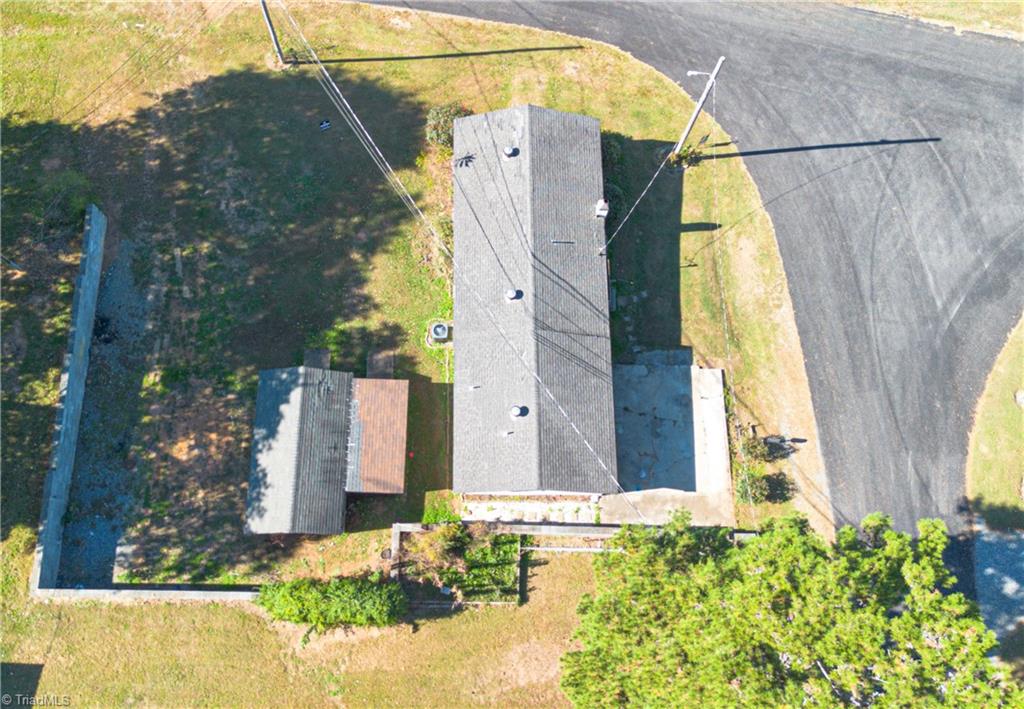 155 Beach Road Lexington, NC 27292 - Photo 8 of 24