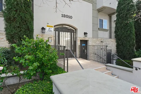 $699,000 | 12010 West Magnolia Boulevard, Unit 101, Valley Village, CA 91607