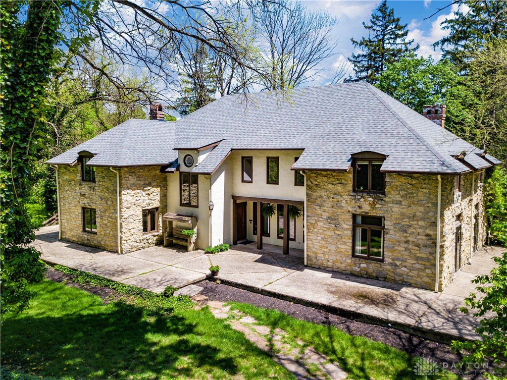 407 West Nottingham Road Dayton, OH 45405 - Photo 1 of 43 Gallery Image 1