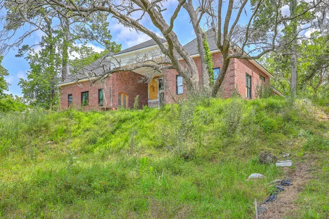 $2,200,000 | 404 Fairington Drive, Summerville, SC 29485