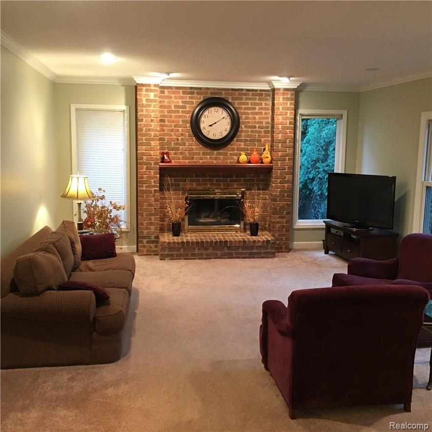 1974 Edgemont Court Rochester, MI 48306 - Photo 6 of 21 -137.jpg