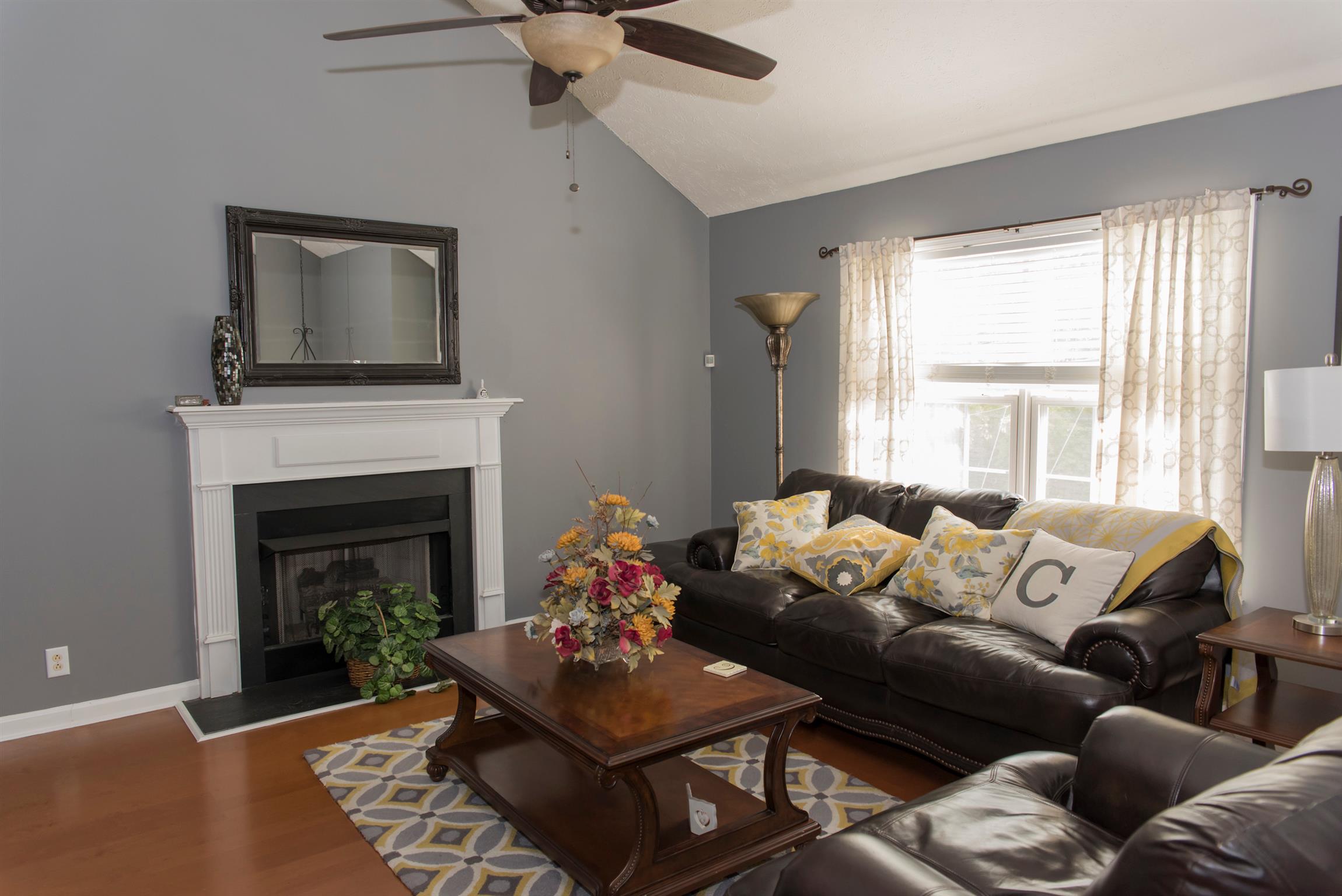 6233 Mt View Road Antioch, TN 37013 - Photo 5 of 29 Close up of living room
