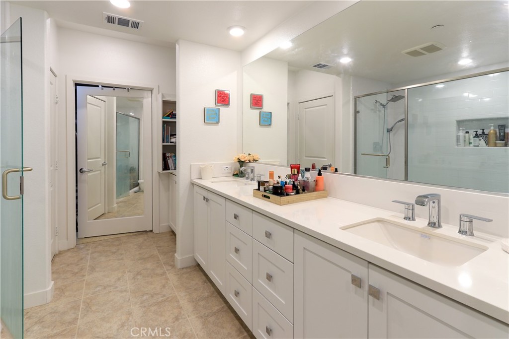 1891 Union Street, Unit 111 Anaheim, CA 92805 - Photo 13 of 35 Primary bath