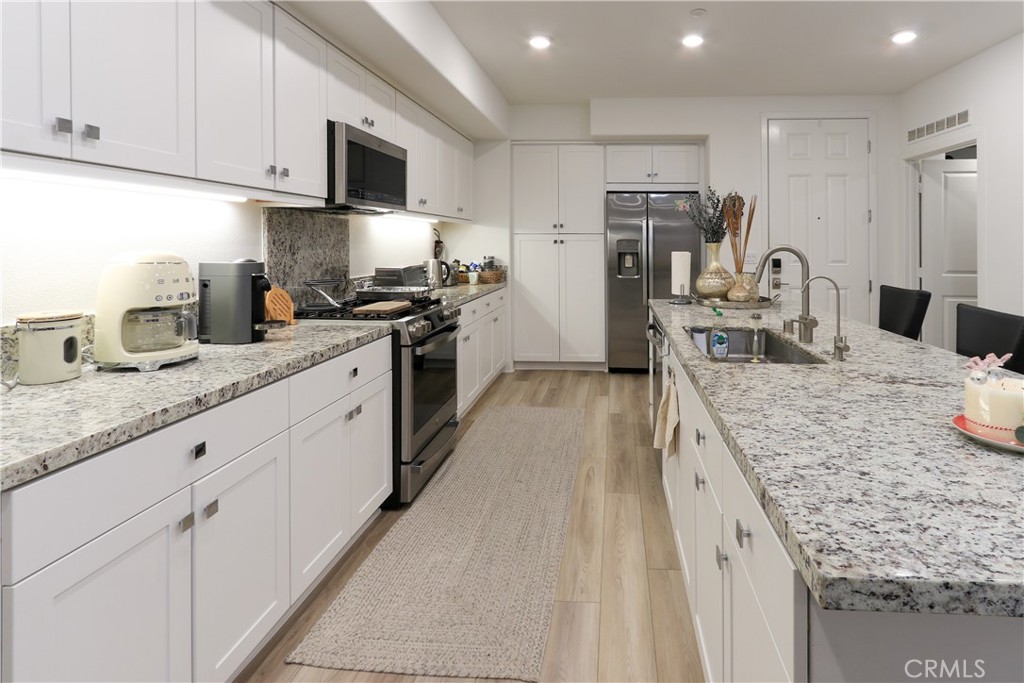 1891 Union Street, Unit 111 Anaheim, CA 92805 - Photo 4 of 35