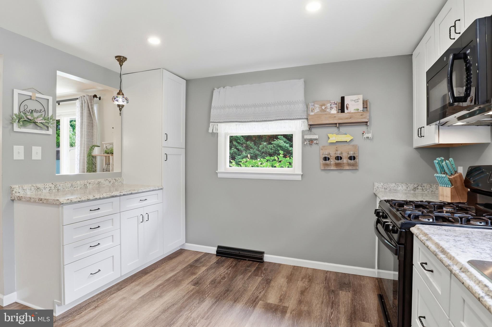 137 Ridgefield Drive York, PA 17403 - Photo 13 of 41 Convenient dry bar area