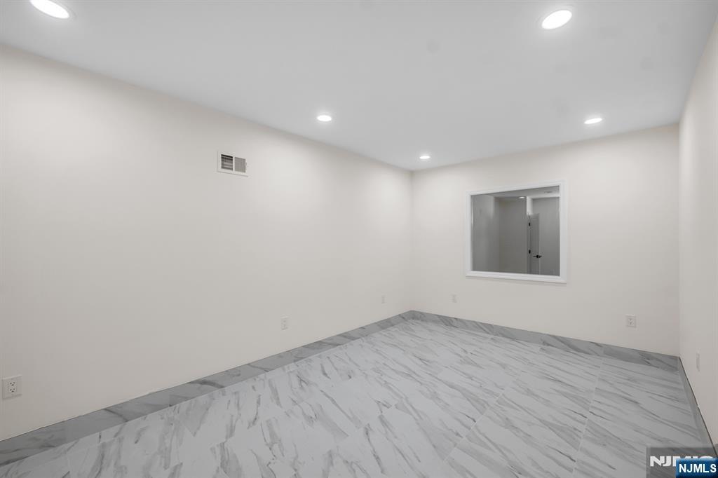 193 Homestead Road Paramus, NJ 07652 - Photo 39 of 40 Gallery Image 39