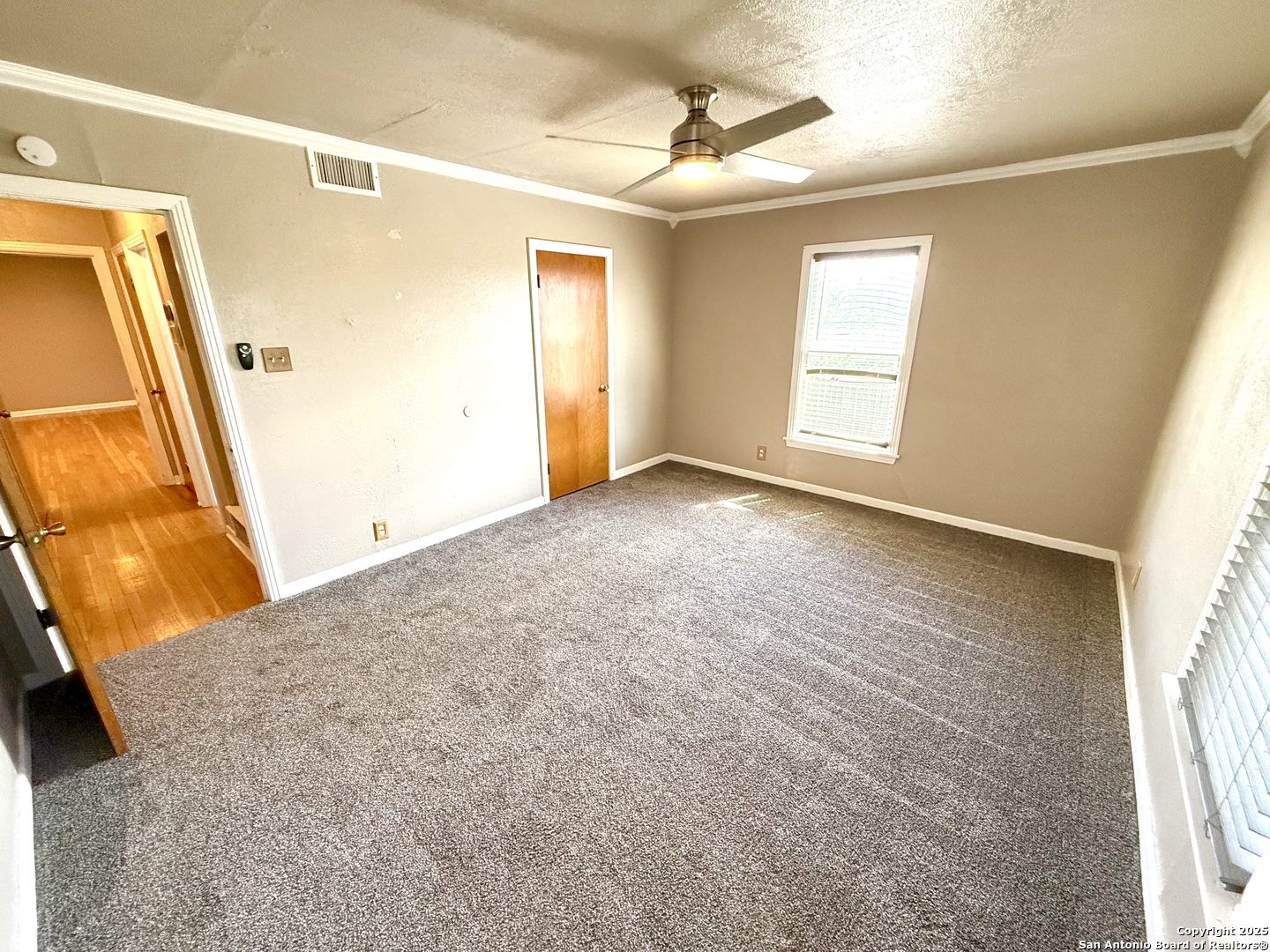 27320 Toutant Beauregard Road Boerne, TX 78006 - Photo 29 of 32 a view of an empty room and window