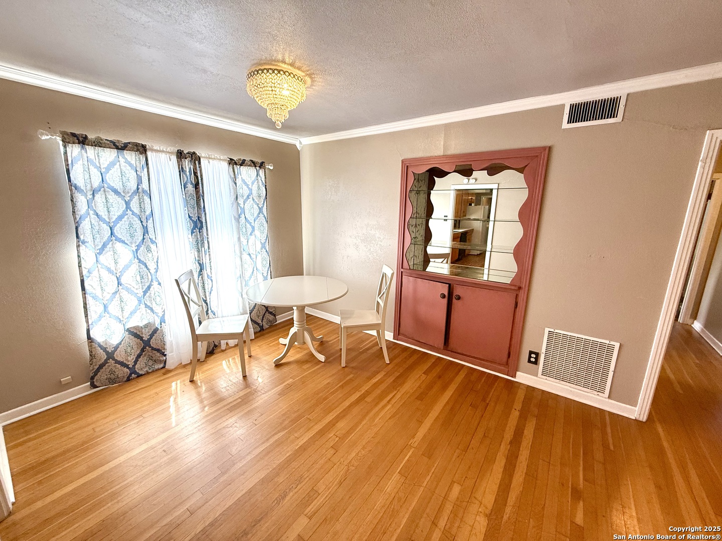 27320 Toutant Beauregard Road Boerne, TX 78006 - Photo 10 of 32 a living room with furniture and a window