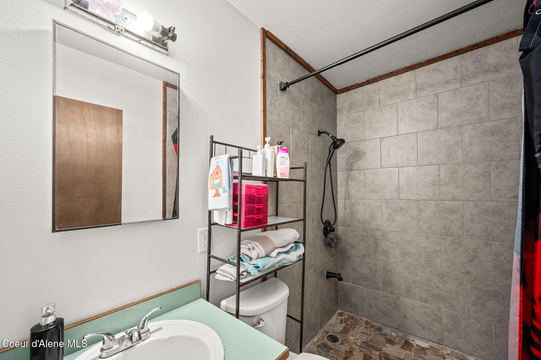 869 Lower Page Road Smelterville, ID 83868 - Photo 13 of 29 Full Bath