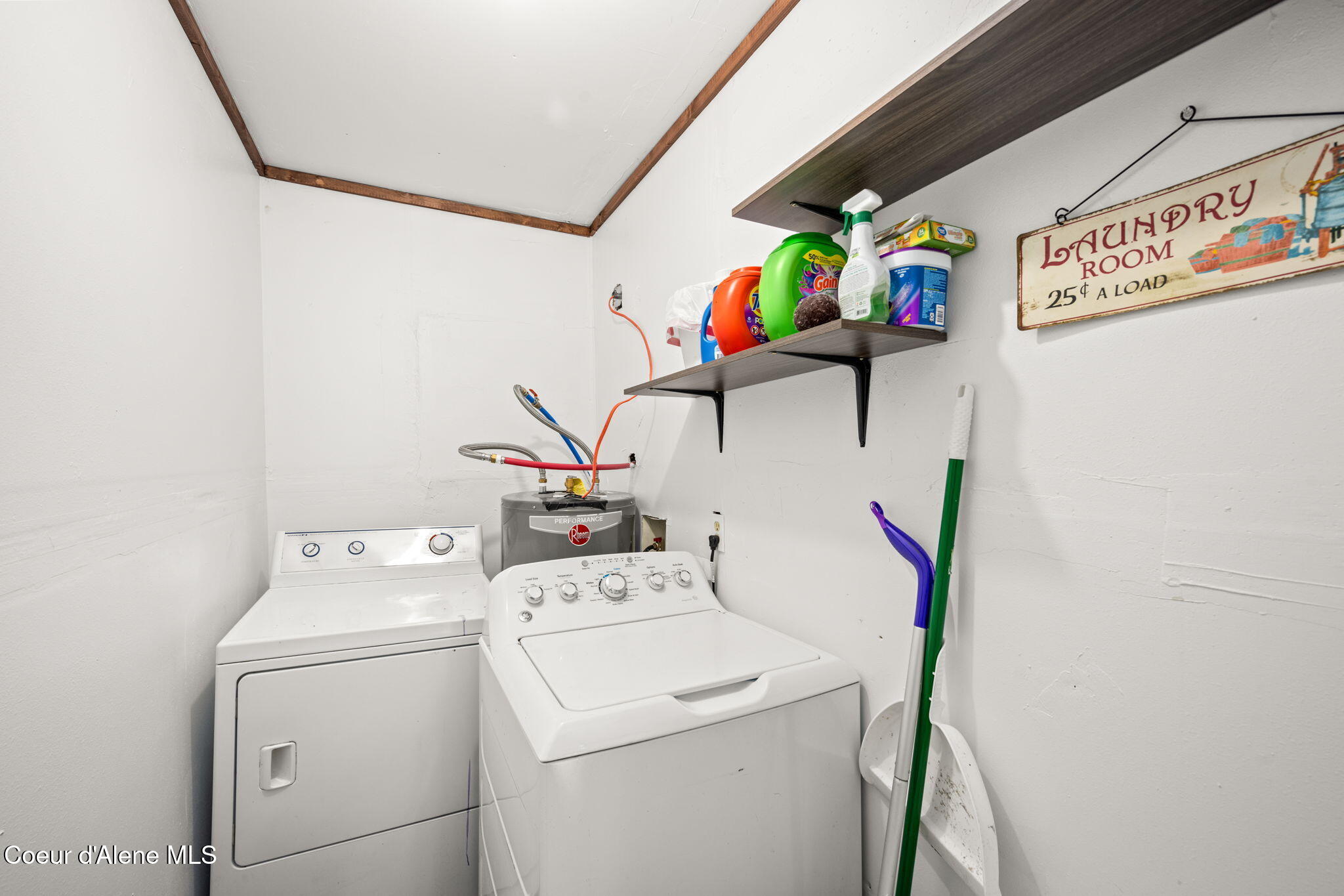 869 Lower Page Road Smelterville, ID 83868 - Photo 16 of 29 Laundry space