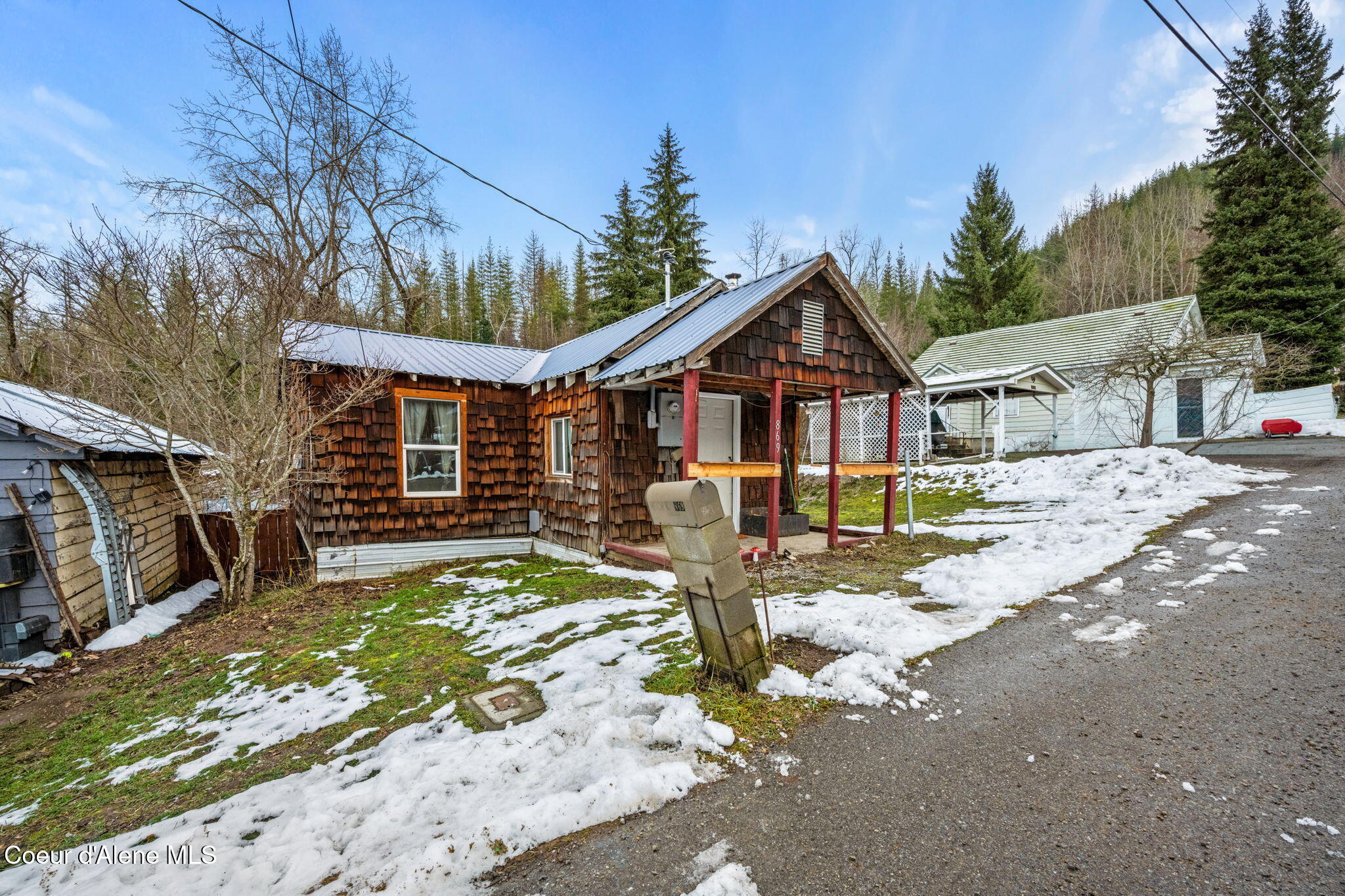 869 Lower Page Road Smelterville, ID 83868 - Photo 4 of 29 Cute porch