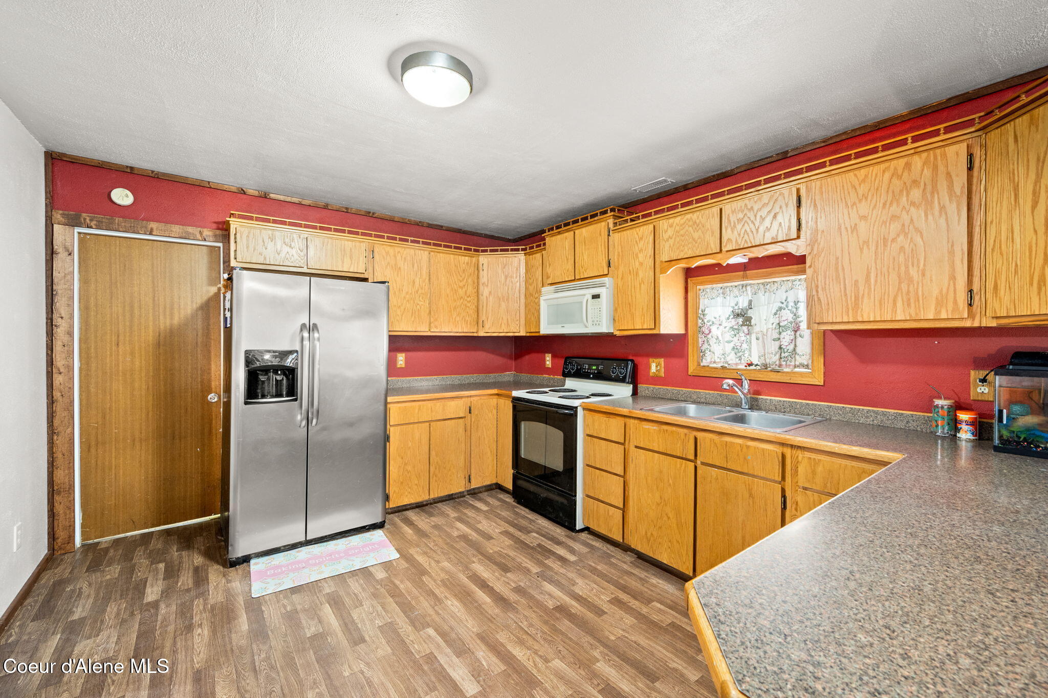 869 Lower Page Road Smelterville, ID 83868 - Photo 9 of 29 Stainless fridge