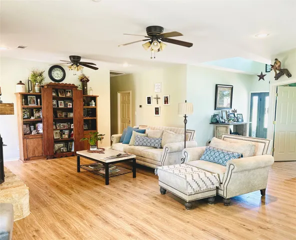 $1,599,000 | 1020 East Fm 532, Hallettsville, TX 77964