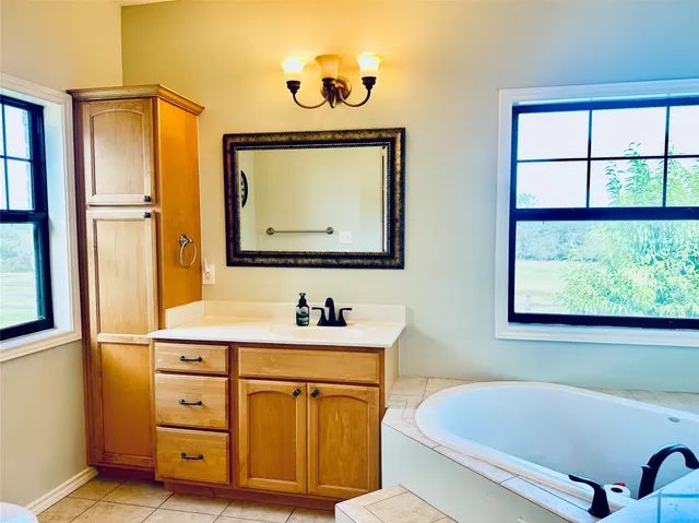 $1,599,000 | 1020 East Fm 532, Hallettsville, TX 77964