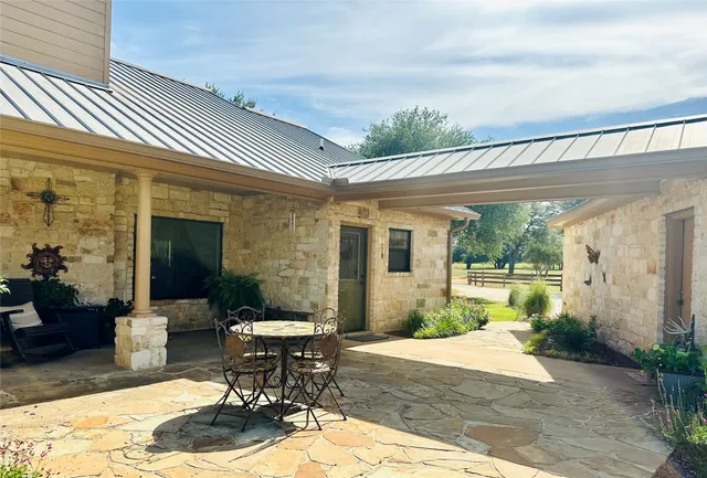 $1,599,000 | 1020 East Fm 532, Hallettsville, TX 77964