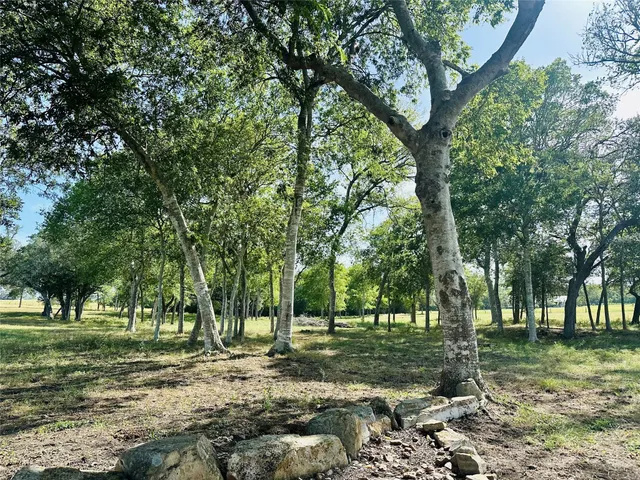 $1,599,000 | 1020 East Fm 532, Hallettsville, TX 77964