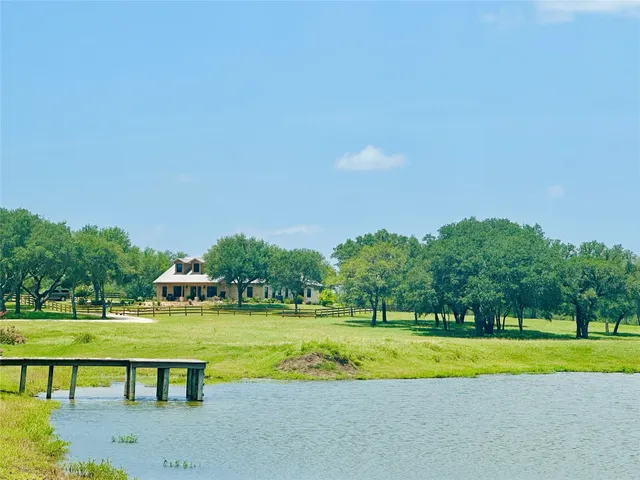 $1,599,000 | 1020 East Fm 532, Hallettsville, TX 77964