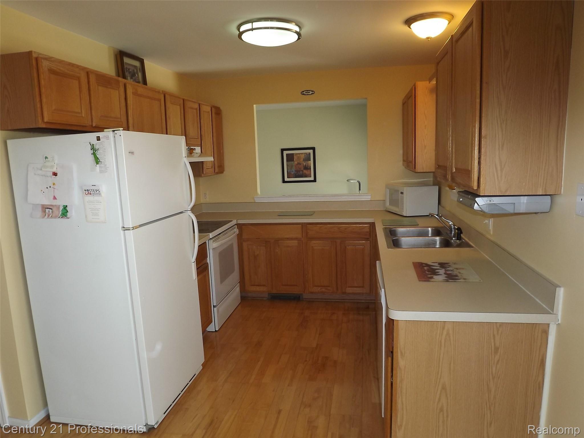 3070 Crooks Road Rochester, MI 48309 - Photo 5 of 17 Kitchen