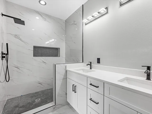 $2,450 | 8010 Easter Street, Unit A, Houston, TX 77088