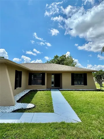 a front view of house with yard and garage