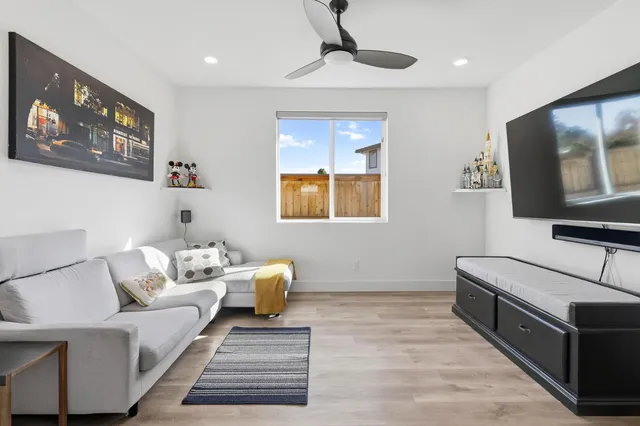 $1,150,000 | 242 McKays Pt Place, West Sacramento, CA 95605