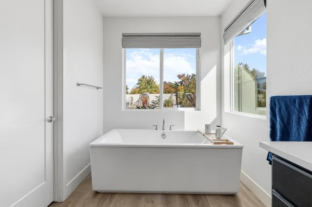 $1,150,000 | 242 McKays Pt Place, West Sacramento, CA 95605