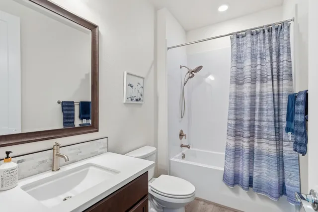 $1,150,000 | 242 McKays Pt Place, West Sacramento, CA 95605