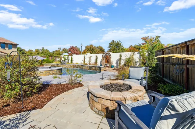 $1,150,000 | 242 McKays Pt Place, West Sacramento, CA 95605