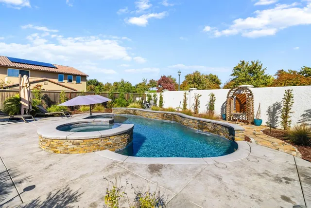 $1,150,000 | 242 McKays Pt Place, West Sacramento, CA 95605