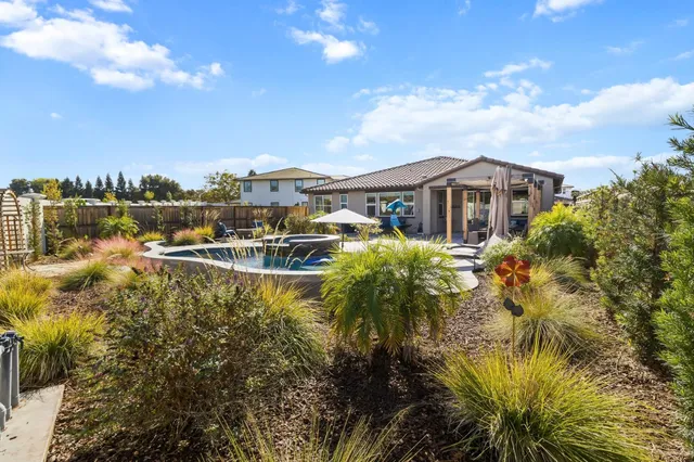 $1,150,000 | 242 McKays Pt Place, West Sacramento, CA 95605