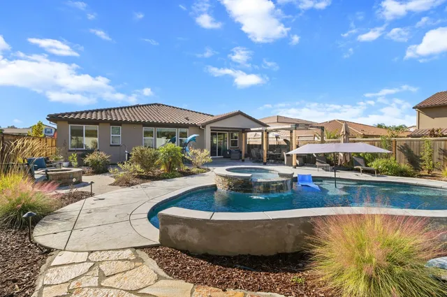 $1,150,000 | 242 McKays Pt Place, West Sacramento, CA 95605