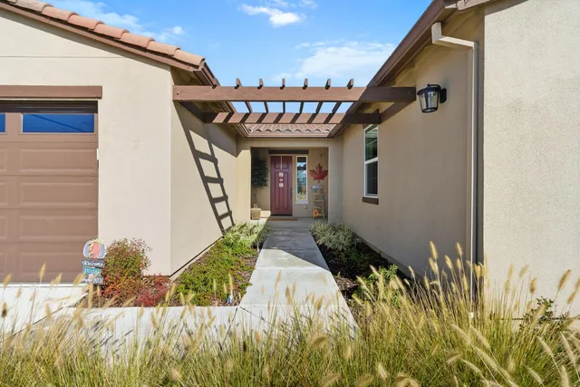 $1,150,000 | 242 McKays Pt Place, West Sacramento, CA 95605