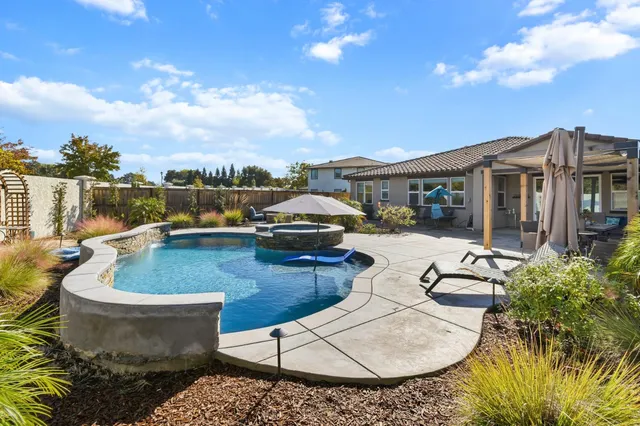 $1,150,000 | 242 McKays Pt Place, West Sacramento, CA 95605