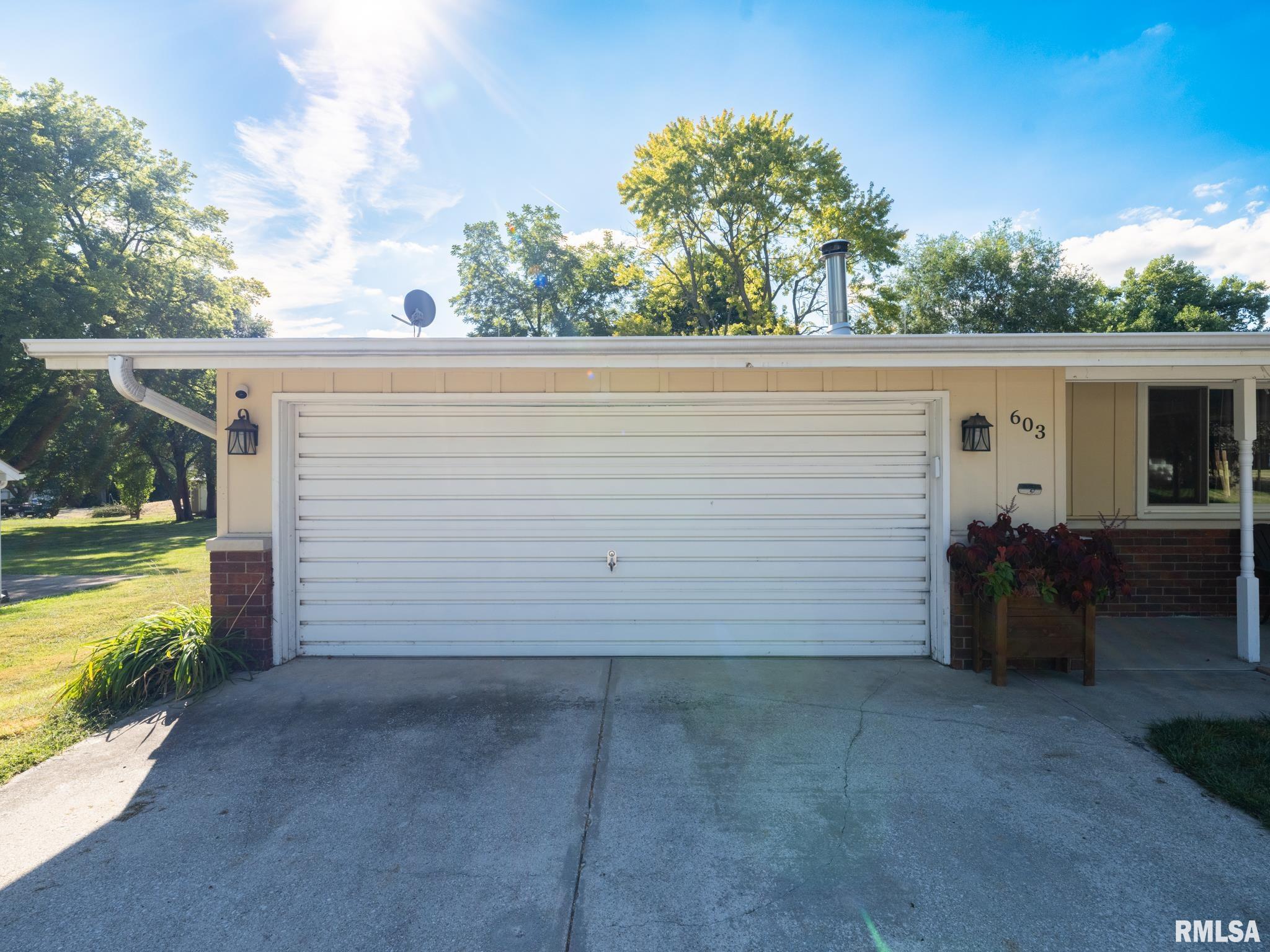 603 Linden Street Delavan, IL 61734 - Photo 3 of 55