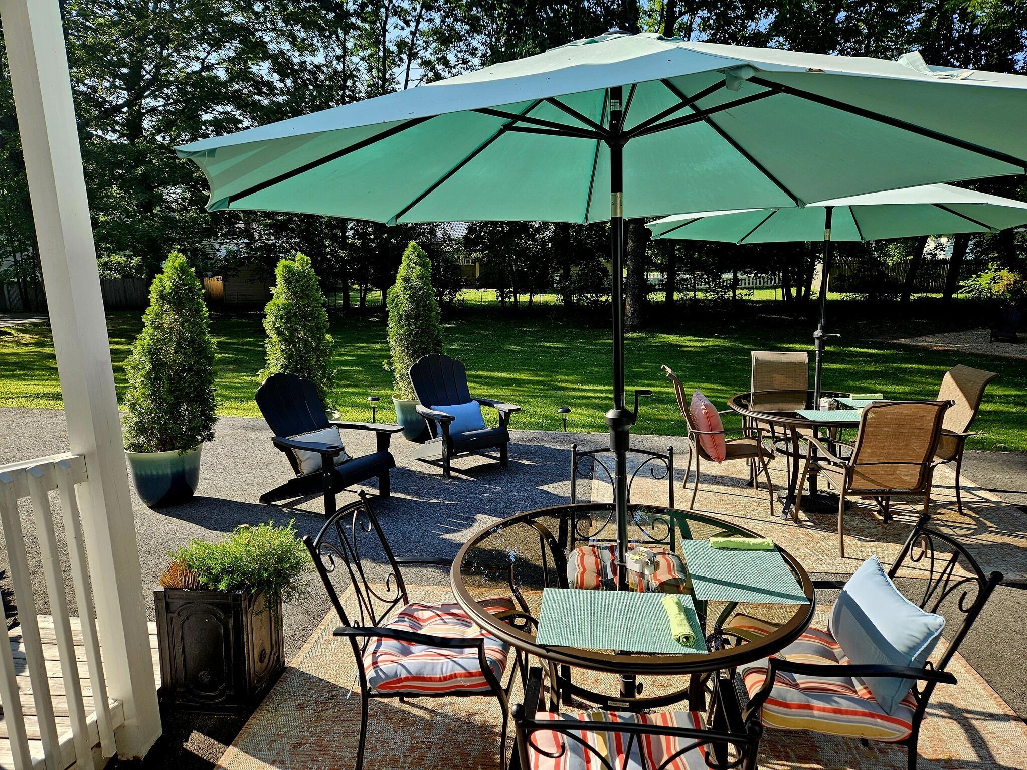 91 South Street Gorham, ME 04038 - Photo 14 of 17 PineCrest breakfast dining outside in su