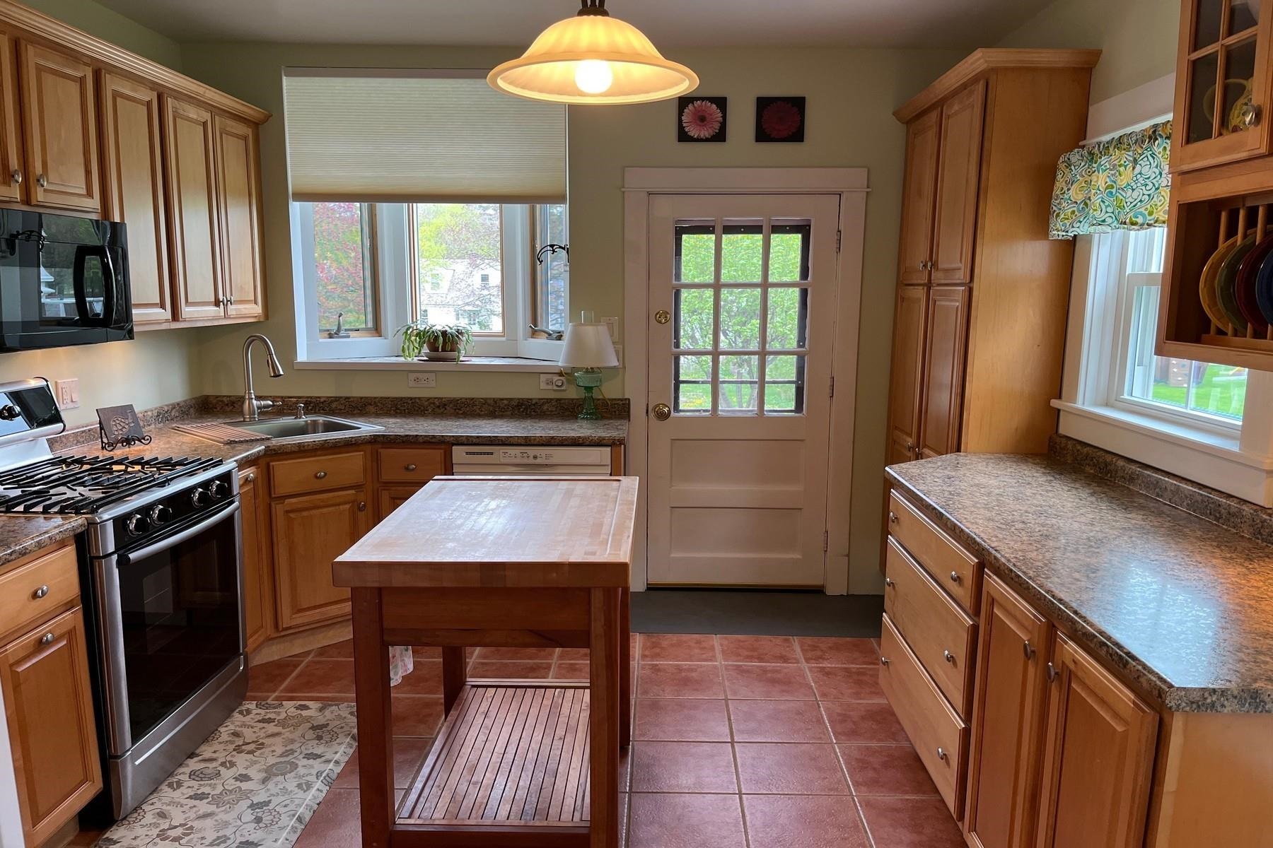 181 Adams Street Rutland, VT 05701 - Photo 7 of 26