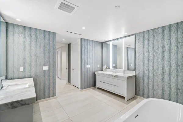 $17,000 | 200 Southeast Mizner Boulevard, Unit 209, Boca Raton, FL 33432
