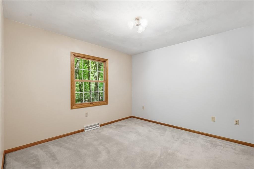 137 Spring Valley Road Valencia, PA 16059 - Photo 20 of 48