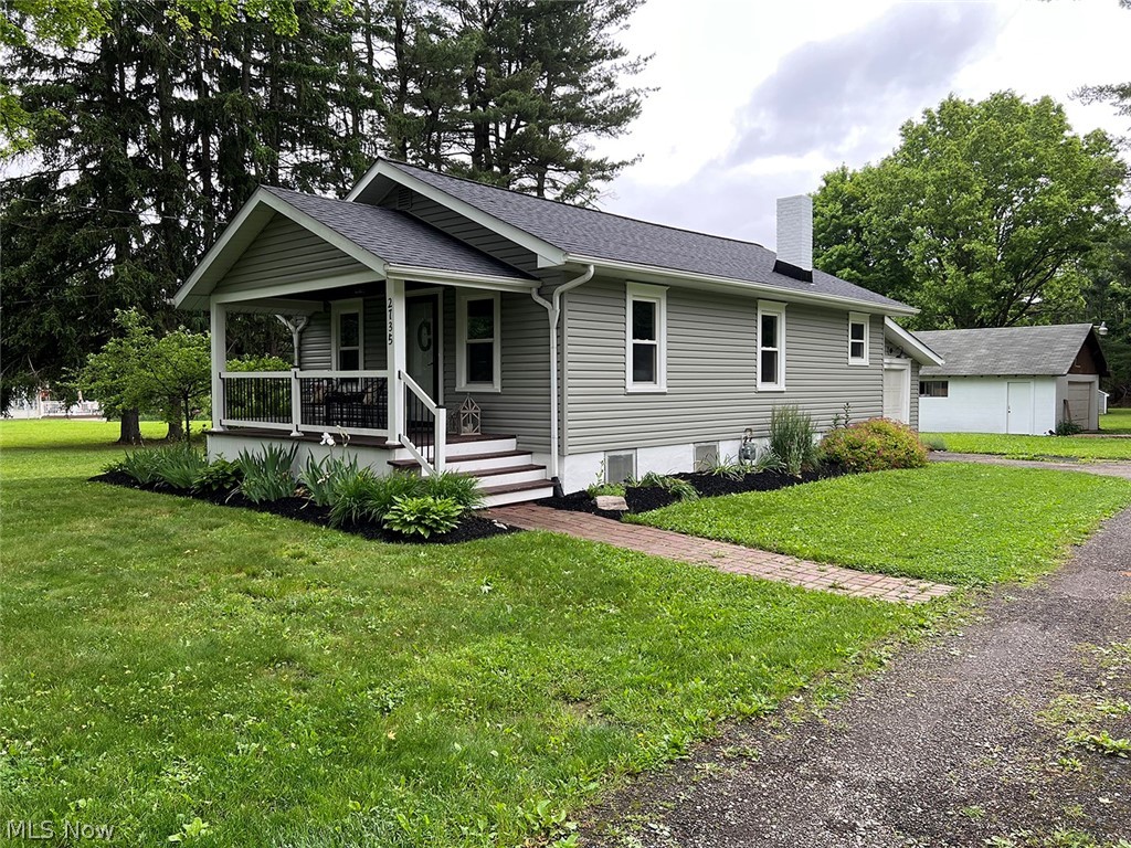 2735 Graybill Road Uniontown, OH 44685 - Photo 4 of 27