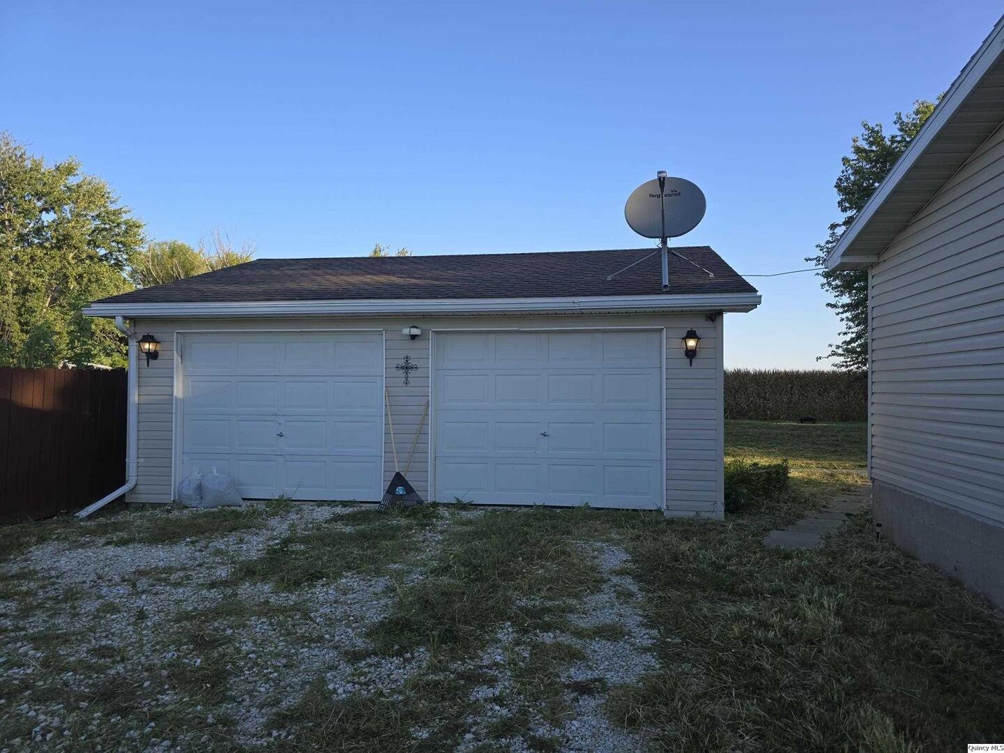 1103 East Main Augusta, IL 62311 - Photo 26 of 27 a front view of house with yard