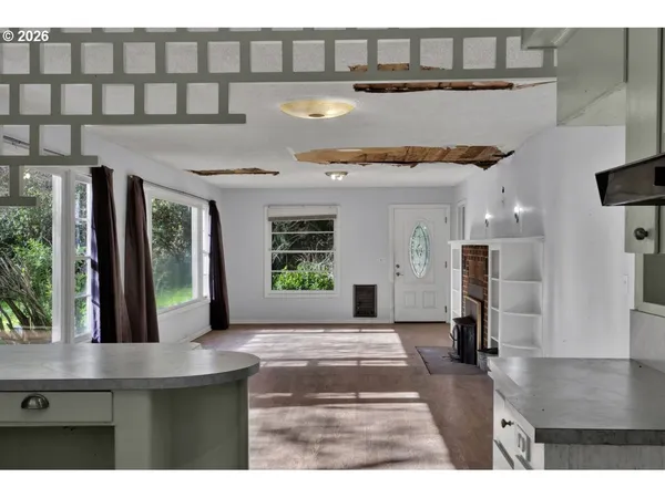 a view of entryway and kitchen