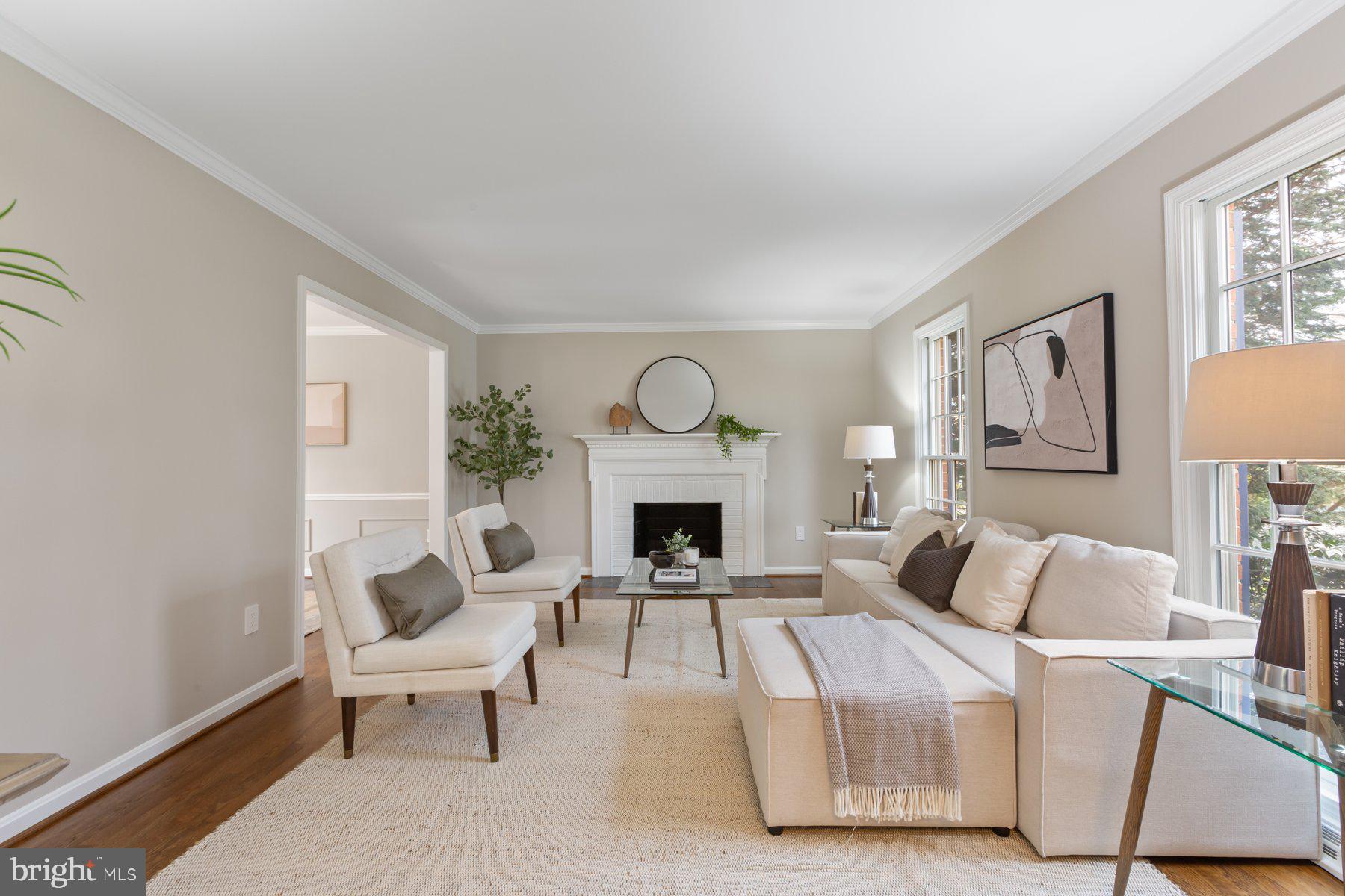 4887 35th Road North Arlington, VA 22207 - Photo 4 of 52 Living Room