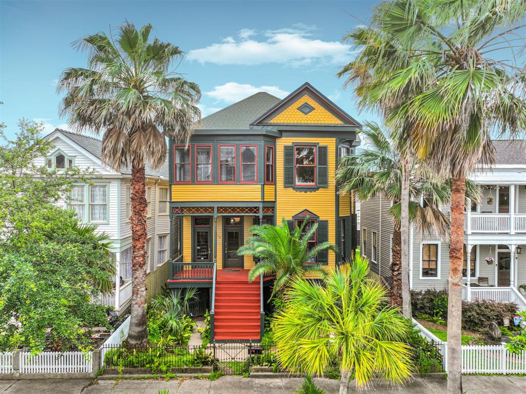 Welcome to 1610 Church Street. Located in the sought after East End Historic District, this property is walkable to the best that Galveston has to offer.